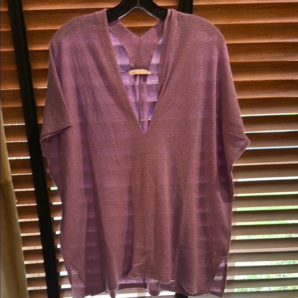 EUC Karlie Women’s lilac V-Neck Shirt medium